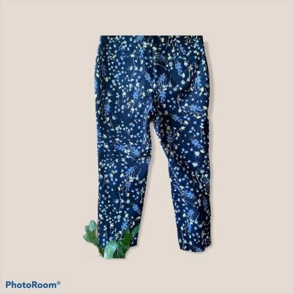Charter Club Cute Newport Slim Crop Floral Print Pants | Size 8 - Picture 2 of 10